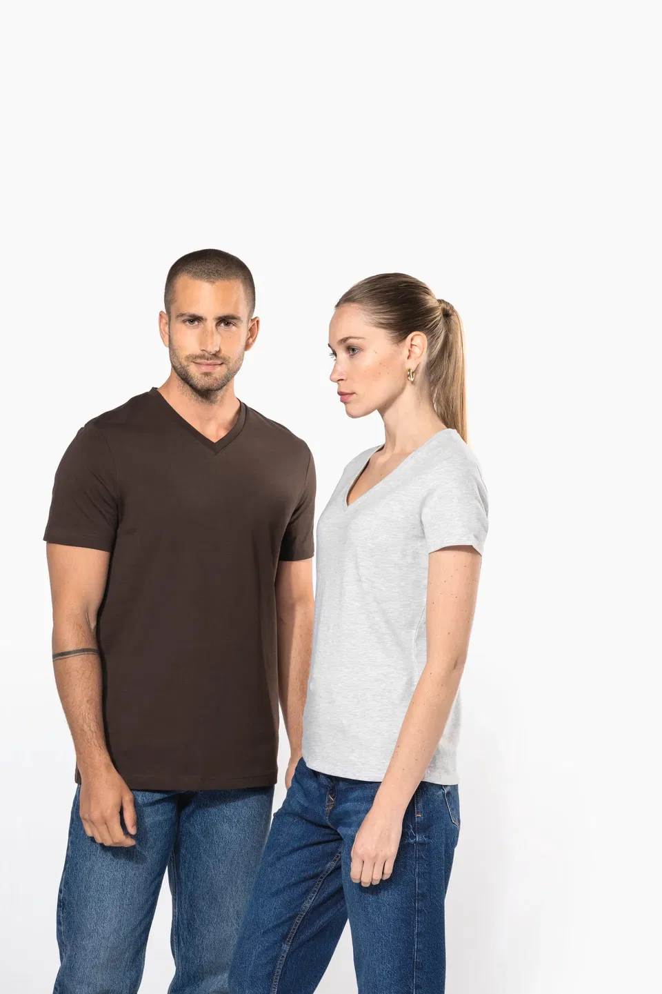 Camiseta manga corta y cuello de pico